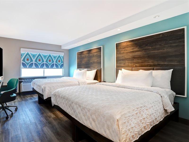 Tru By Hilton Edmonton Windermere Extérieur photo