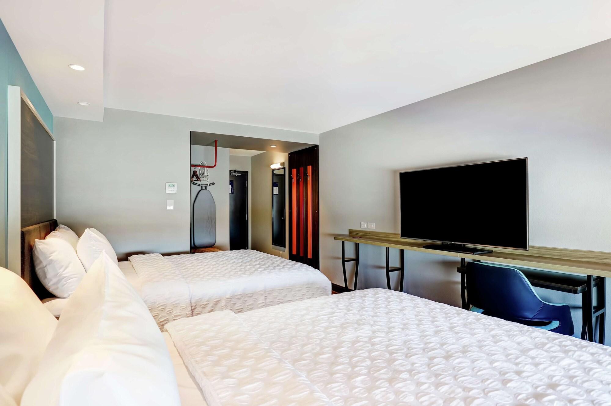 Tru By Hilton Edmonton Windermere Extérieur photo