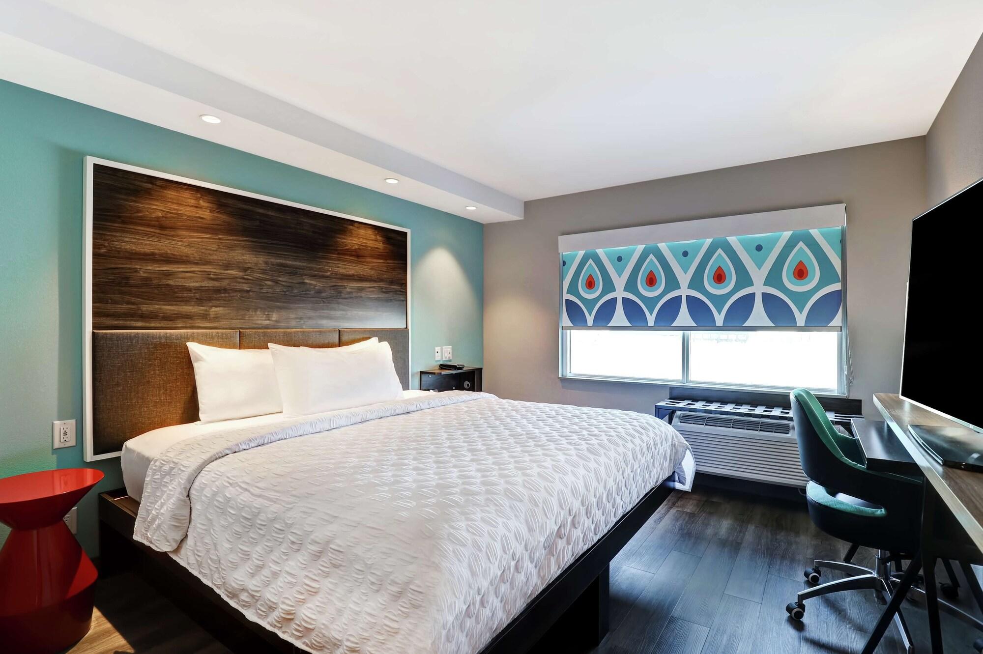 Tru By Hilton Edmonton Windermere Extérieur photo