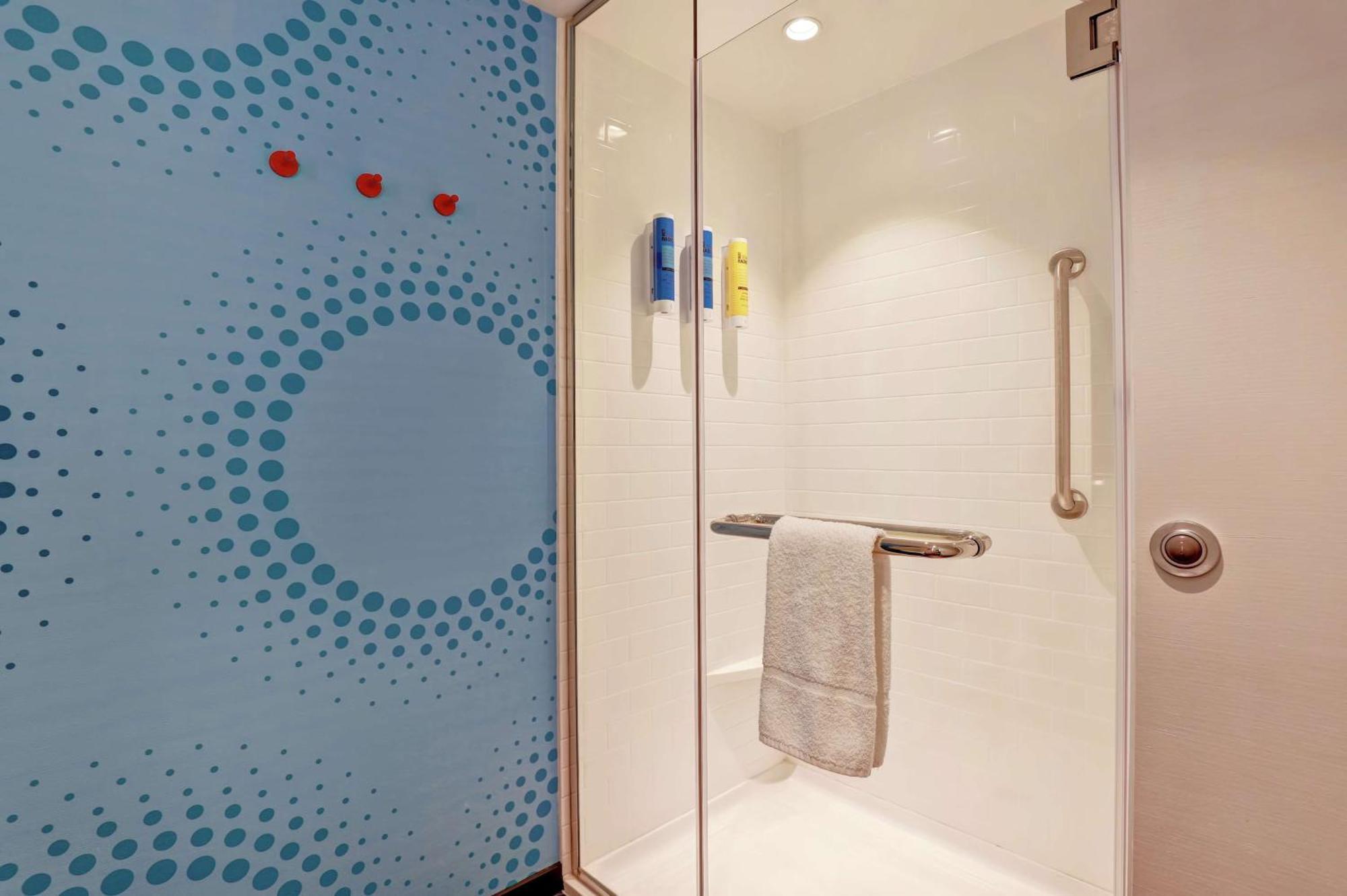 Tru By Hilton Edmonton Windermere Extérieur photo