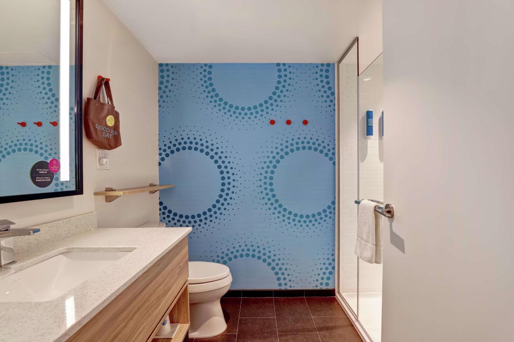Tru By Hilton Edmonton Windermere Extérieur photo