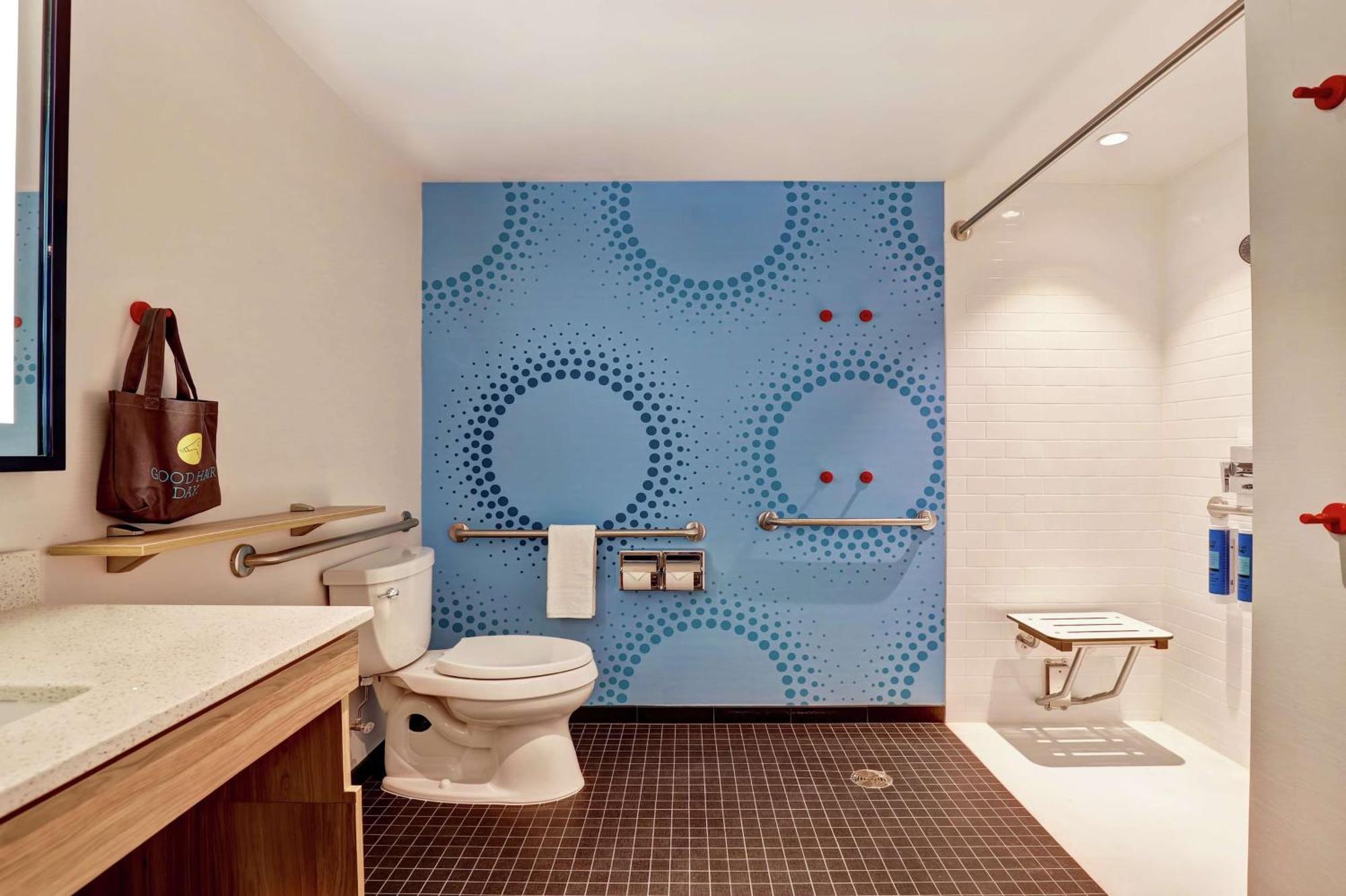 Tru By Hilton Edmonton Windermere Extérieur photo