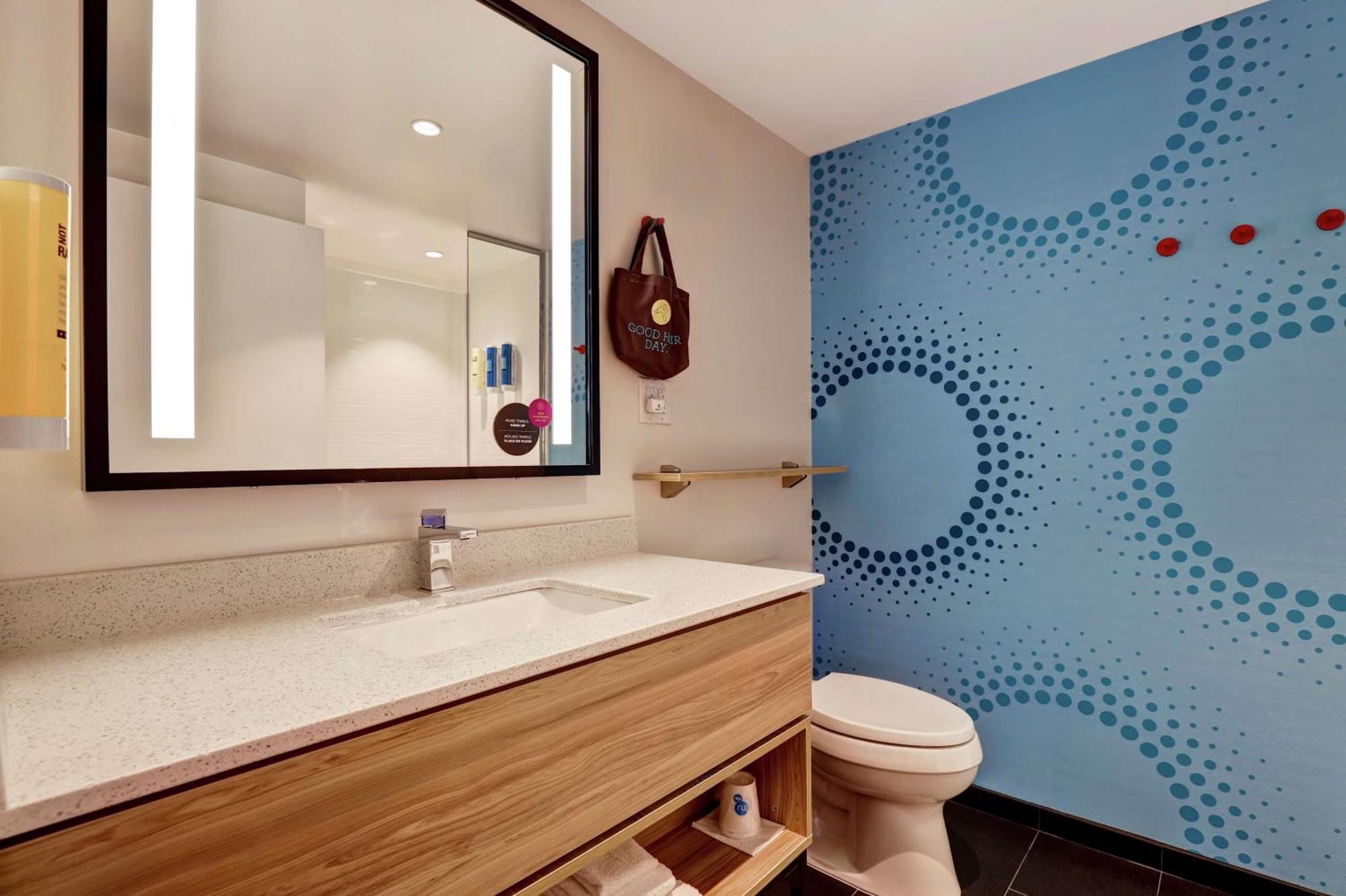 Tru By Hilton Edmonton Windermere Extérieur photo