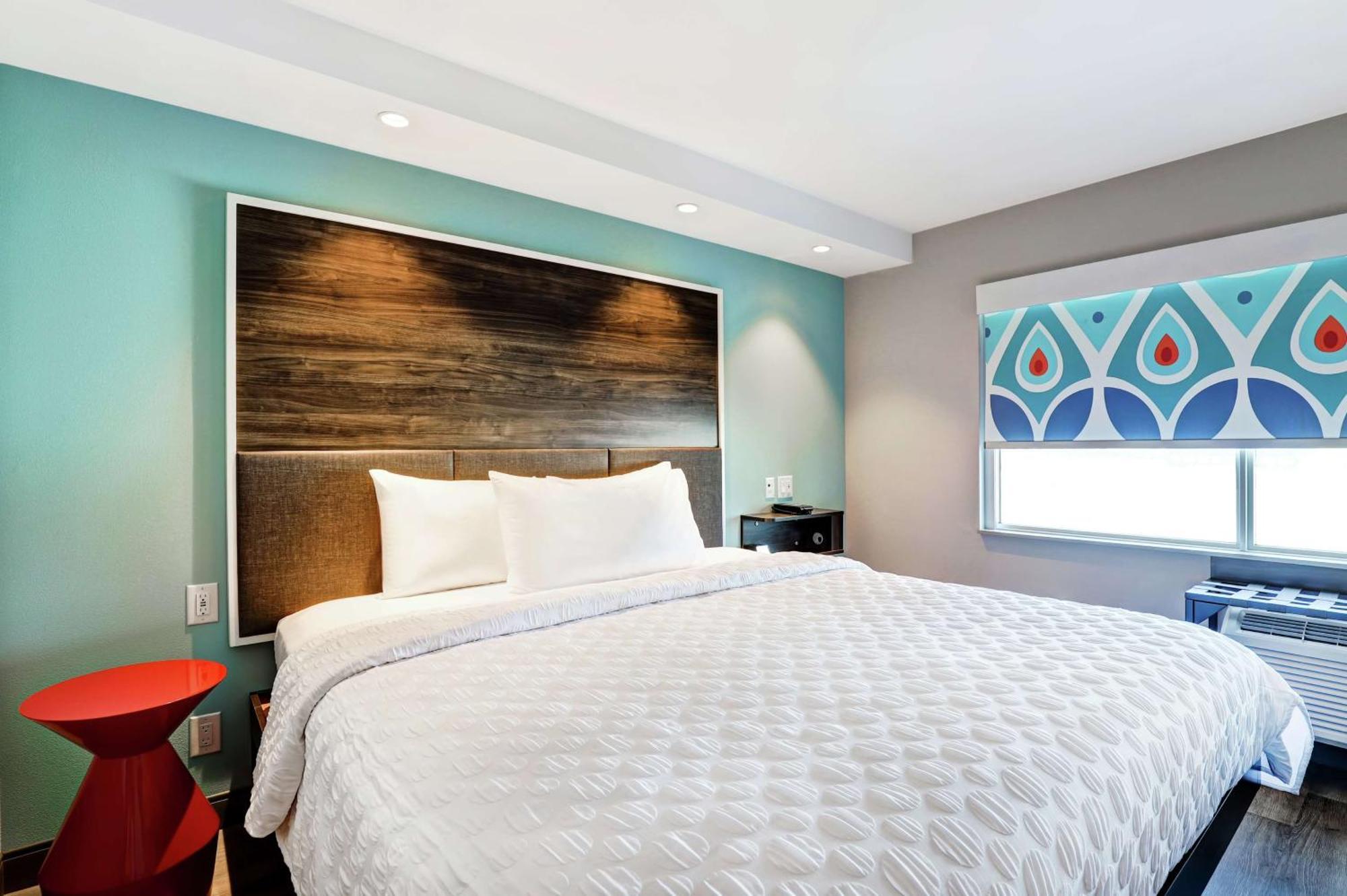 Tru By Hilton Edmonton Windermere Extérieur photo