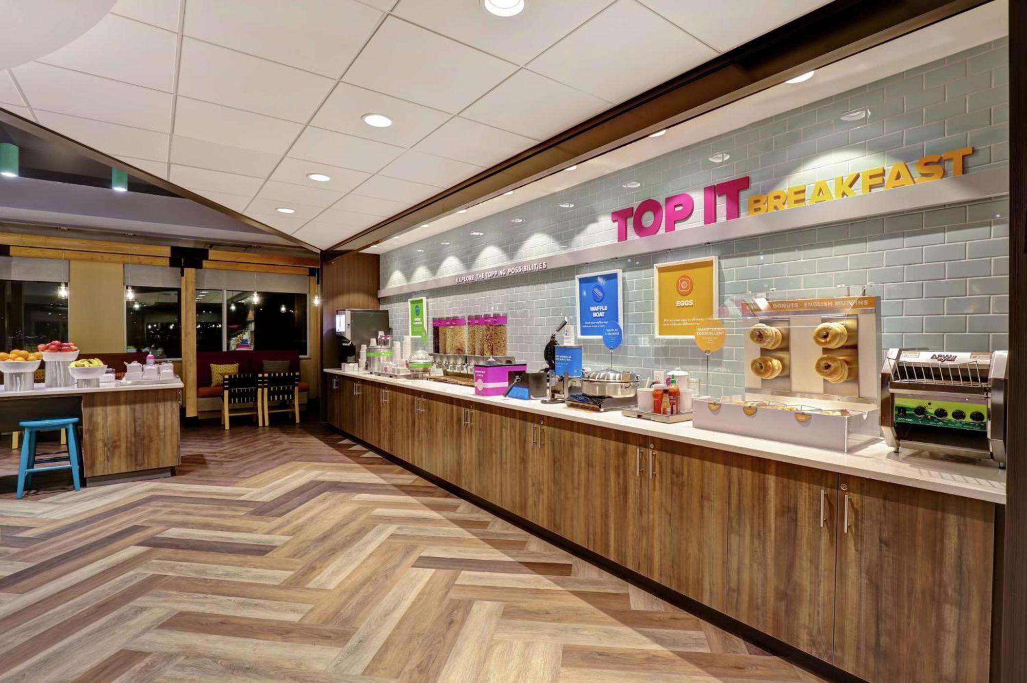 Tru By Hilton Edmonton Windermere Extérieur photo
