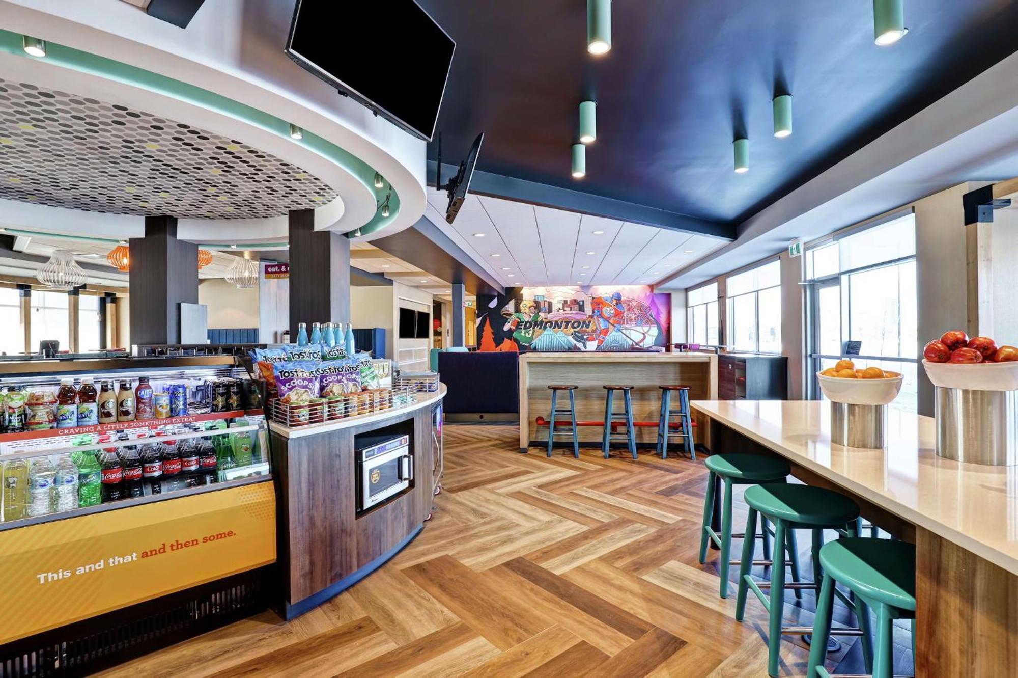 Tru By Hilton Edmonton Windermere Extérieur photo