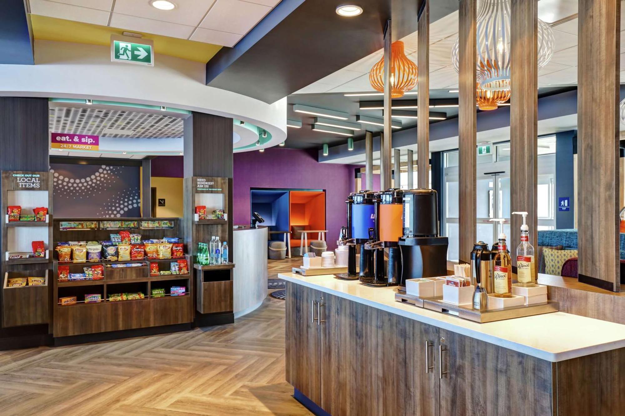 Tru By Hilton Edmonton Windermere Extérieur photo