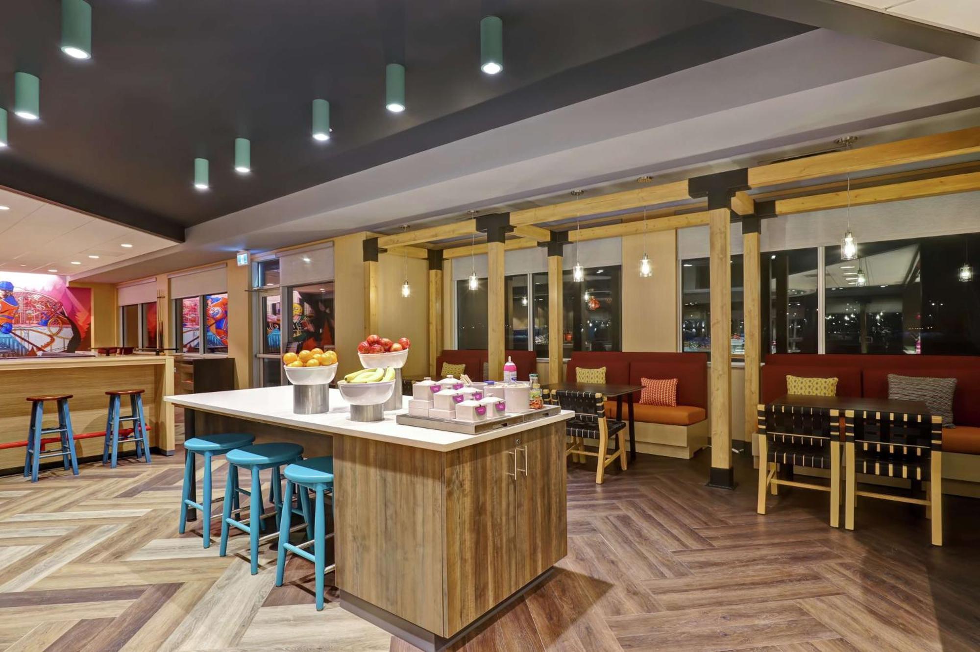 Tru By Hilton Edmonton Windermere Extérieur photo