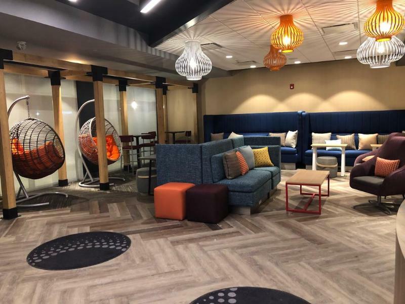 Tru By Hilton Edmonton Windermere Extérieur photo