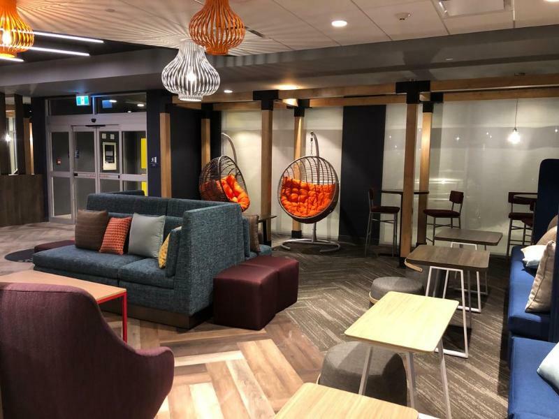 Tru By Hilton Edmonton Windermere Extérieur photo