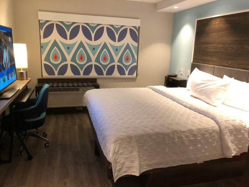 Tru By Hilton Edmonton Windermere Extérieur photo